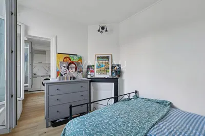 Кухиња; кухињски апарати, плочице, природно светло, модерни стил