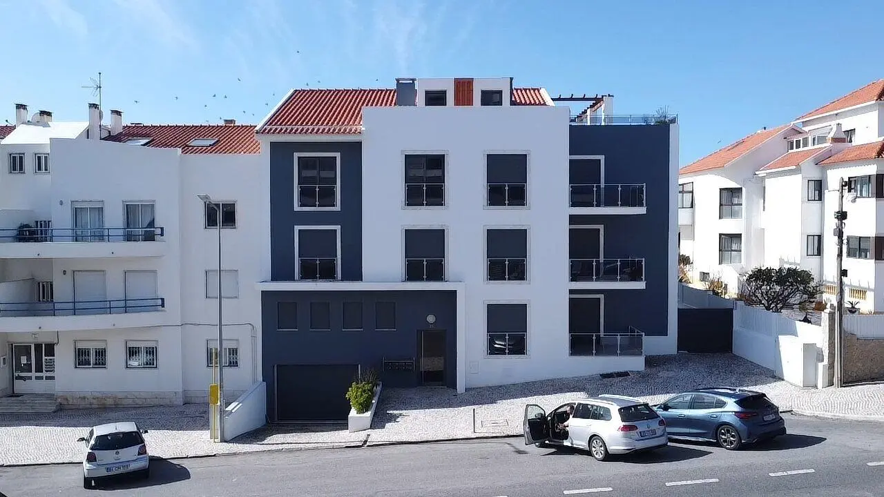 مطبخ; أجهزة المطبخ, أرضية خشبية, ضوء طبيعي, أسلوب عصري