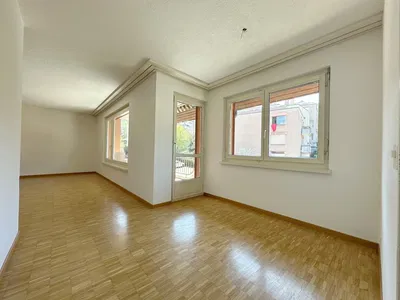 Mutfak; mutfak aletleri, fayans zemin, doğal ışık, modern stil