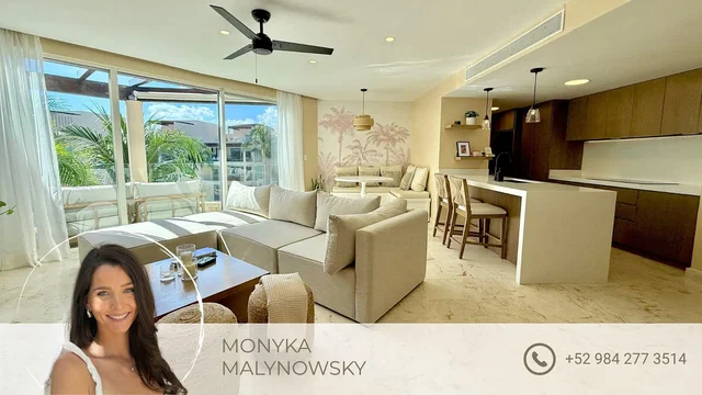 Кухня; кухненски уреди, дървен под, естествена светлина, модерен стил