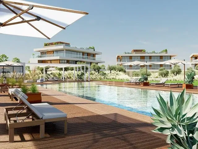 Kuchyňa; kuchynské spotrebiče, drevená podlaha, prirodzené svetlo, moderný štýl