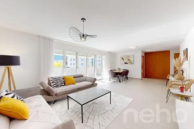 Kuhinja; kuhinjski aparati, drveni pod, prirodno svjetlo, moderni stil