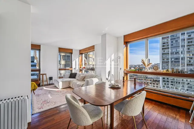 Cucina; elettrodomestici, pavimento in legno, luce naturale, stile moderno