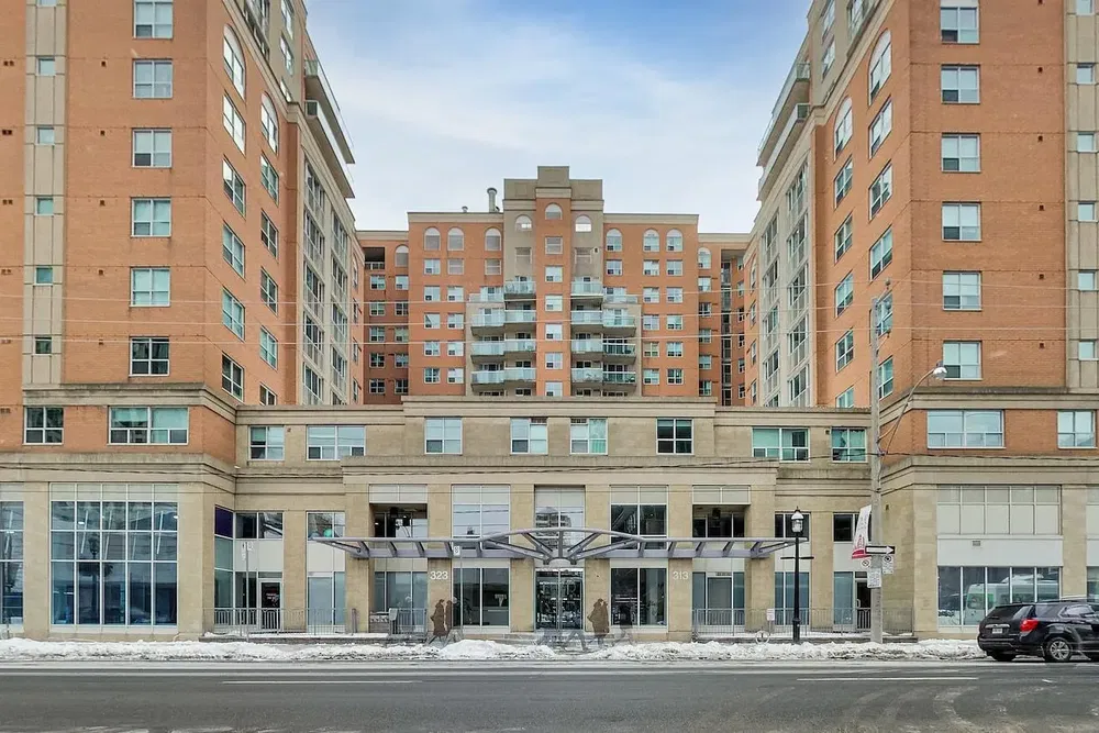 Cuisine; électroménager, parquet, lumière naturelle, style moderne