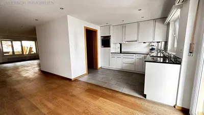 Salon; parquet, lumière naturelle, style moderne