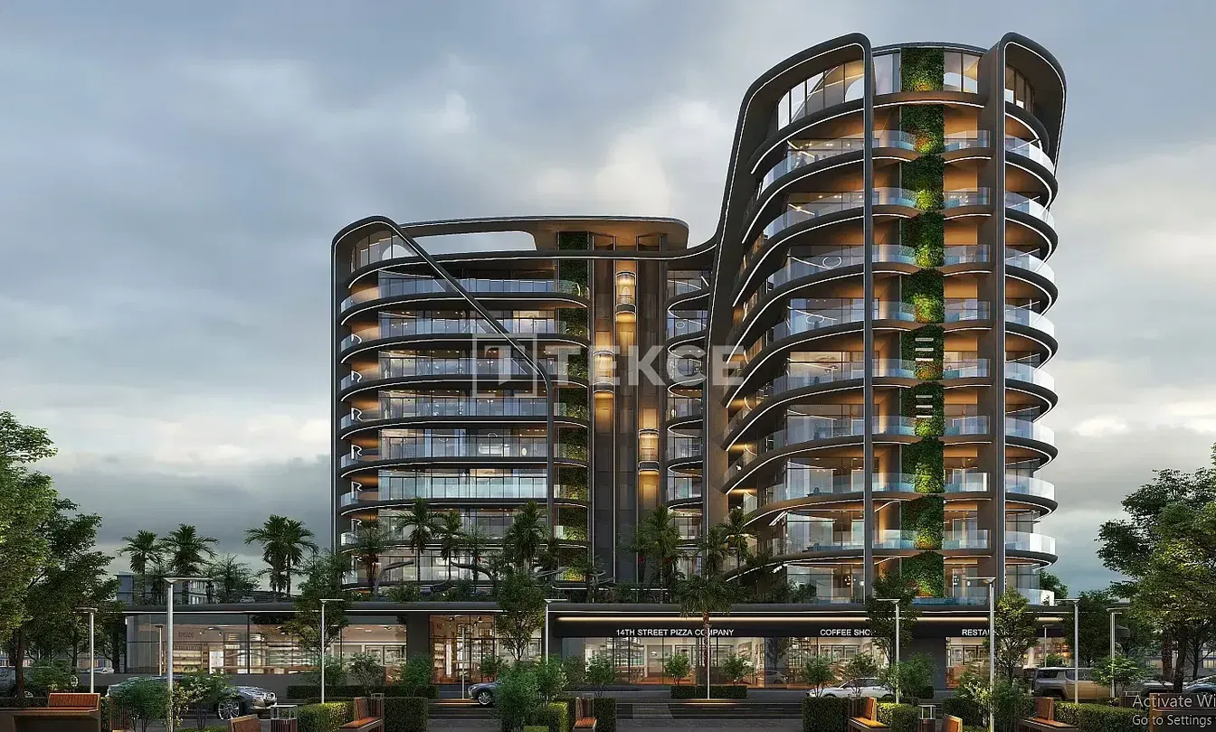 Kuchyňa; kuchynské spotrebiče, drevená podlaha, prirodzené svetlo, moderný štýl