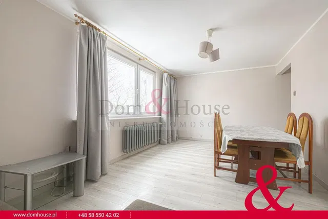 Wohnzimmer; holzboden, tageslicht, moderner stil