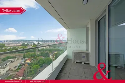 Кухиња; кухињски апарати, плочице, природно светло, модерни стил