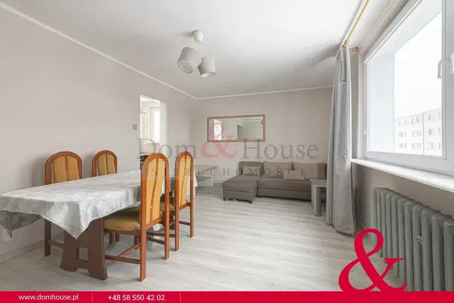 Cuisine; électroménager, carrelage, lumière naturelle, style moderne