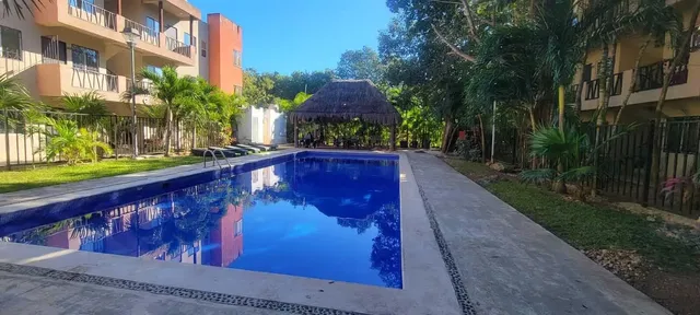 Kuchnia; sprzęt kuchenny, podłoga drewniana, światło dzienne, styl nowoczesny