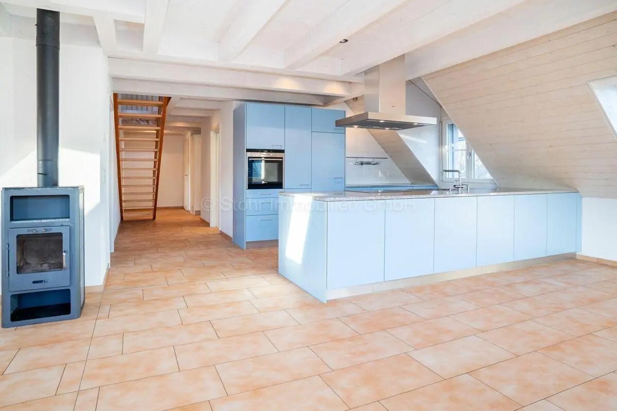 Cuisine; électroménager, parquet, lumière naturelle, style moderne