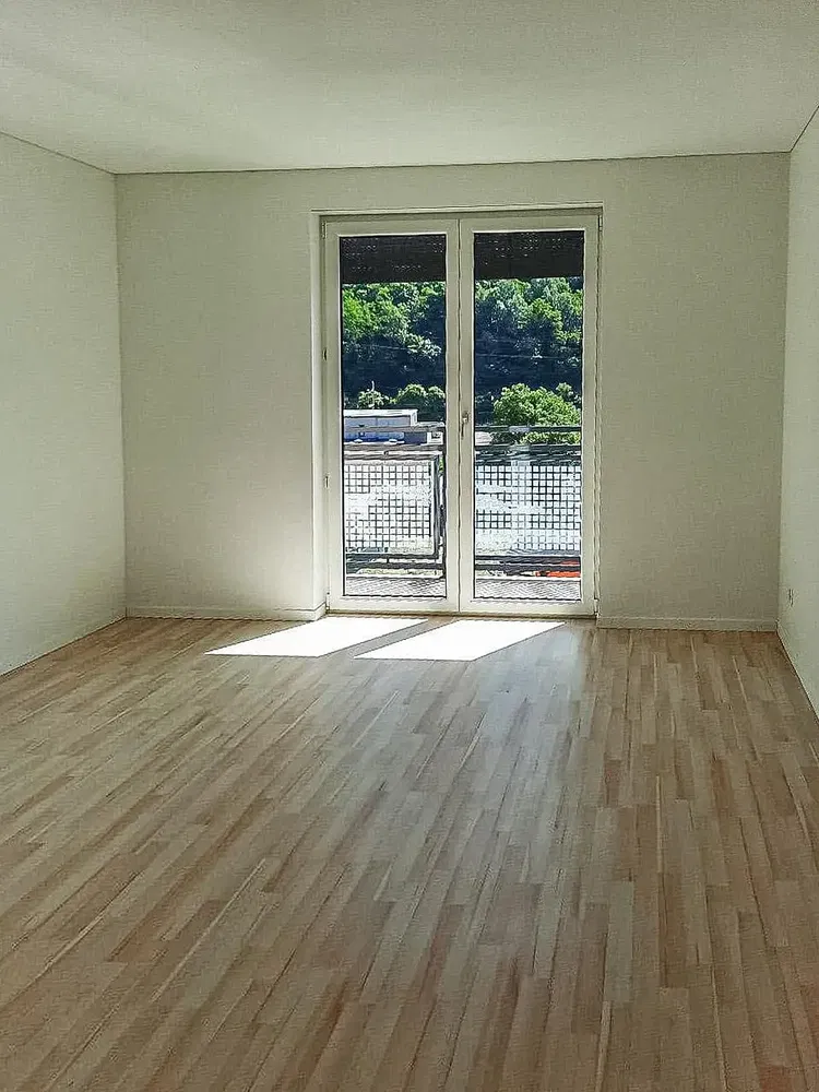 Cuisine; électroménager, parquet, lumière naturelle, style moderne