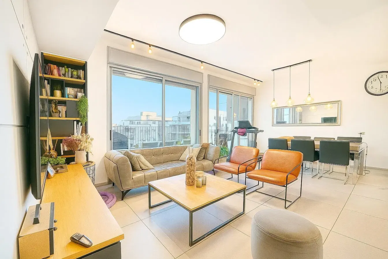 Cuisine; électroménager, carrelage, lumière naturelle, style moderne