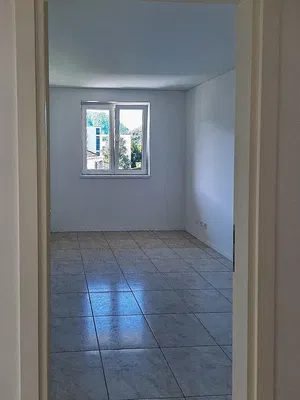 Cuisine; électroménager, parquet, lumière naturelle, style moderne