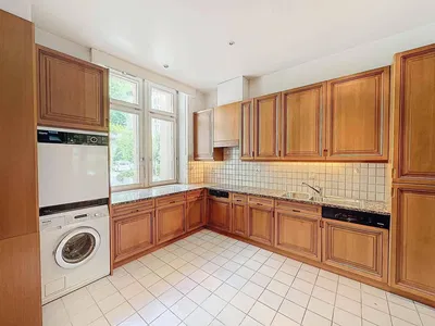 Cuisine; électroménager, parquet, lumière naturelle, style moderne