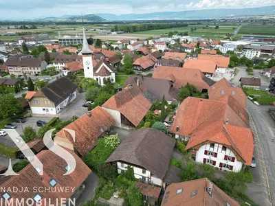 Cuisine; électroménager, parquet, lumière naturelle, style moderne
