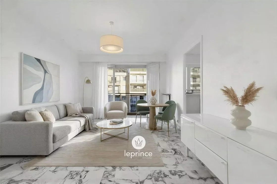 Κουζίνα; συσκευές κουζίνας, ξύλινο πάτωμα, φυσικό φως, μοντέρνο στυλ