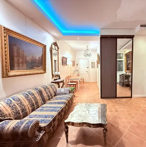 Living room; wood floor, natural light, modern style