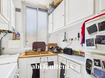 Cuisine; électroménager, parquet, lumière naturelle, style moderne