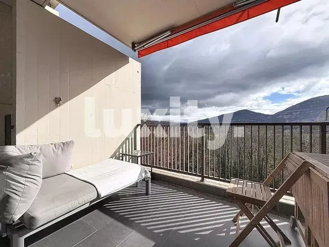 Cocina; electrodomésticos, suelo de madera, luz natural, estilo moderno