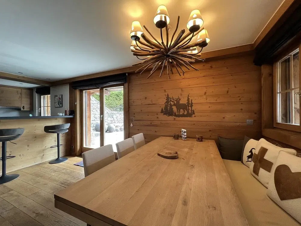 Küche; küchengeräte, holzboden, tageslicht, moderner stil