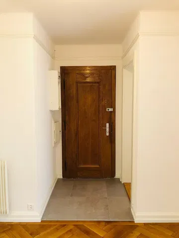 Cocina; electrodomésticos, suelo de madera, luz natural, estilo moderno