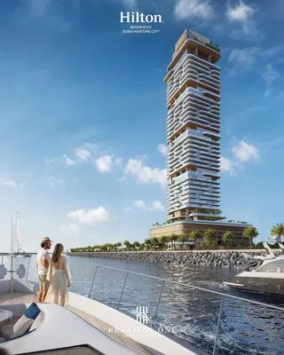 Woonkamer; houten vloer, natuurlijk licht, moderne stijl