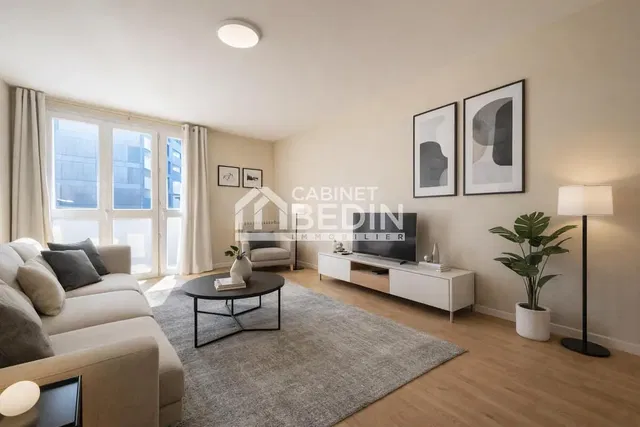 Cuisine; électroménager, parquet, lumière naturelle, style moderne