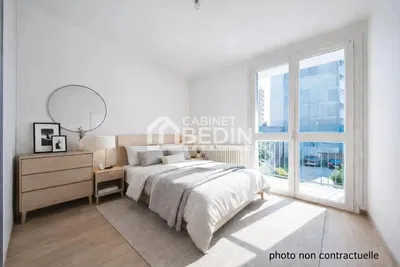 Cuisine; électroménager, parquet, lumière naturelle, style moderne