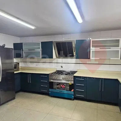 Küche; küchengeräte, fliesenboden, tageslicht, moderner stil