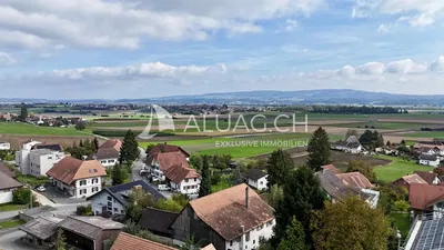 Cuisine; électroménager, parquet, lumière naturelle, style moderne