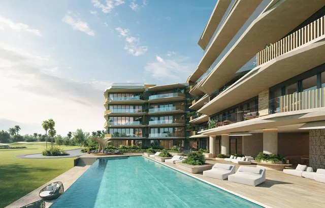 Kuchyňa; kuchynské spotrebiče, drevená podlaha, prirodzené svetlo, moderný štýl