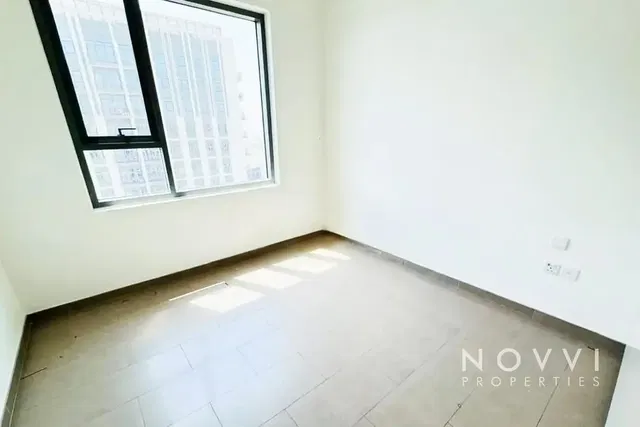 Cuisine; électroménager, parquet, lumière naturelle, style moderne