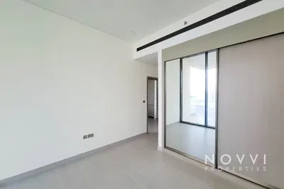 Küche; küchengeräte, holzboden, tageslicht, moderner stil