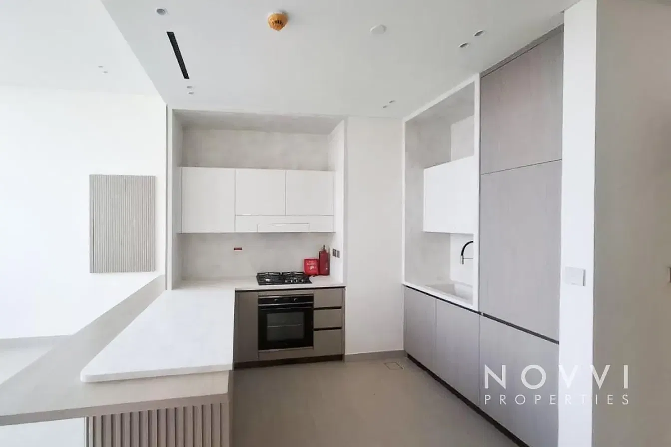 Küche; küchengeräte, holzboden, tageslicht, moderner stil