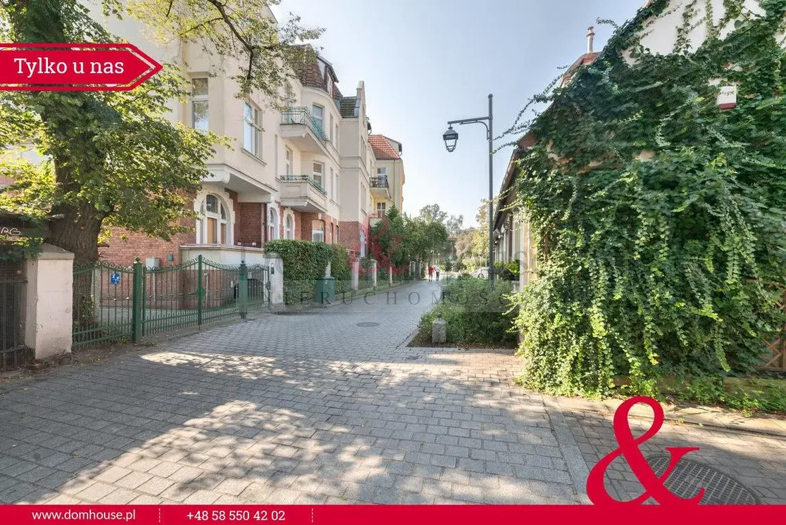 Küche; küchengeräte, holzboden, tageslicht, moderner stil