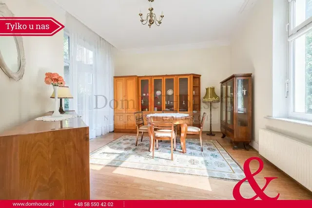 Cuisine; électroménager, parquet, lumière naturelle, style moderne