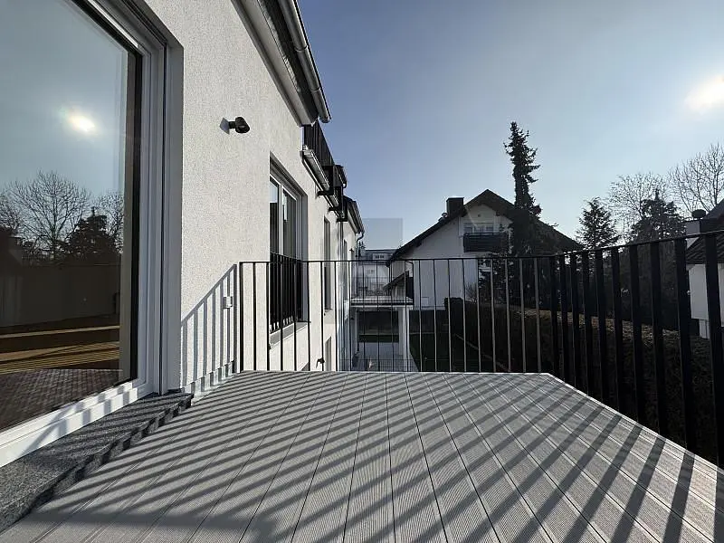 Küche; küchengeräte, holzboden, tageslicht, moderner stil