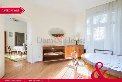 Cuisine; électroménager, parquet, lumière naturelle, style moderne