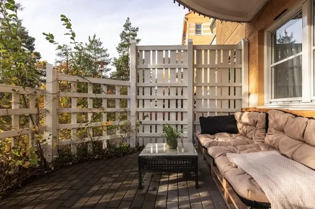 Küche; küchengeräte, holzboden, tageslicht, moderner stil