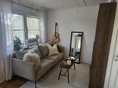 Cuisine; électroménager, parquet, lumière naturelle, style moderne