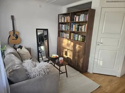 Cuisine; électroménager, parquet, lumière naturelle, style moderne