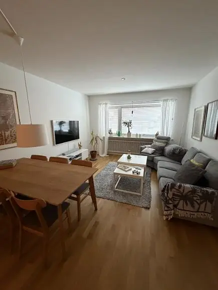 Küche; küchengeräte, fliesenboden, tageslicht, moderner stil