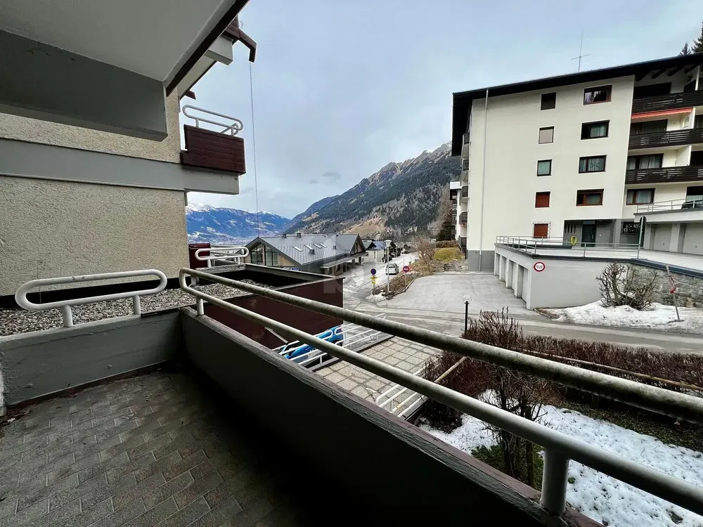 Küche; küchengeräte, holzboden, tageslicht, moderner stil