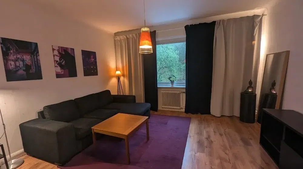 Küche; küchengeräte, fliesenboden, tageslicht, moderner stil