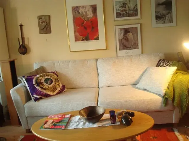 Küche; küchengeräte, holzboden, tageslicht, moderner stil