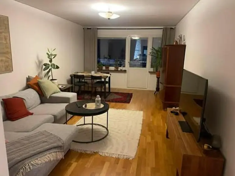 Küche; küchengeräte, holzboden, tageslicht, moderner stil