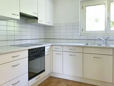 Küche; küchengeräte, holzboden, tageslicht, moderner stil