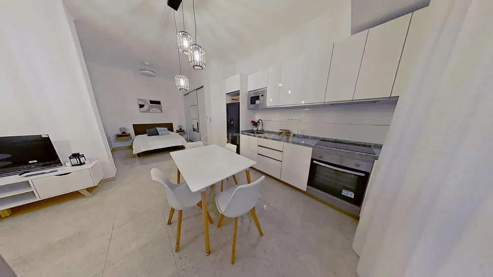 Salon; parquet, lumière naturelle, style moderne