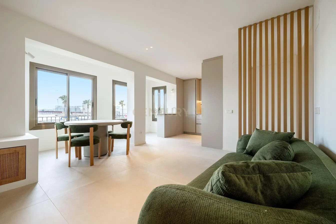 Keuken; keukenapparatuur, tegelvloer, natuurlijk licht, moderne stijl